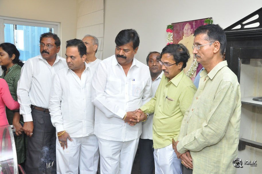 Celebs-Pay-Condolences-to-C-Narayana-Reddy